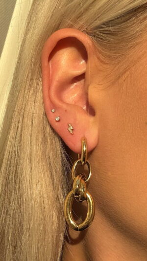 d28239a4-39ed-47f2-86a5-a2f3b80d4528 Gold party earrings