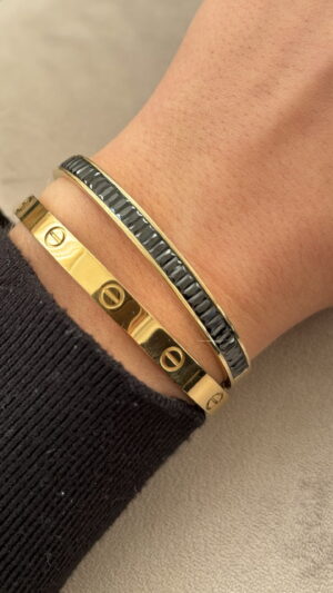 img_5163 Goudkleurige bangle armband met zwarte steentjes