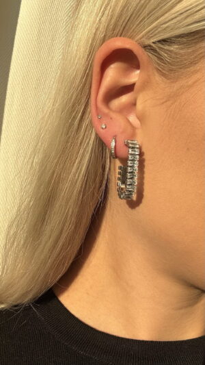 img_5199 Zilverkleurige zircon oorbellen met steentjes
