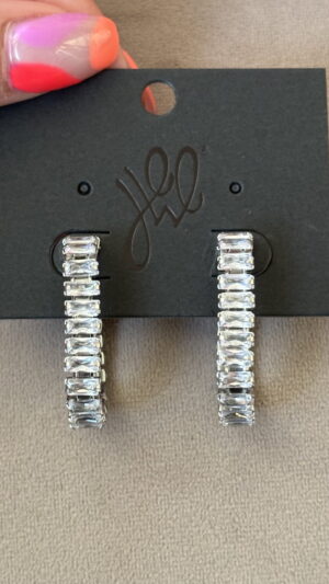 img_5339 Zilverkleurige zircon oorbellen met steentjes