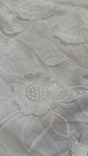 img_0598 Embroidery blouse - White