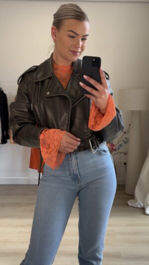 cjukmvnuyxbjagf0lzezljm0ljeumcaoavbob25lmtusndsgau9tide4ljmumtsgz3ppcckgag Kanten top met lange mouwen - Oranje