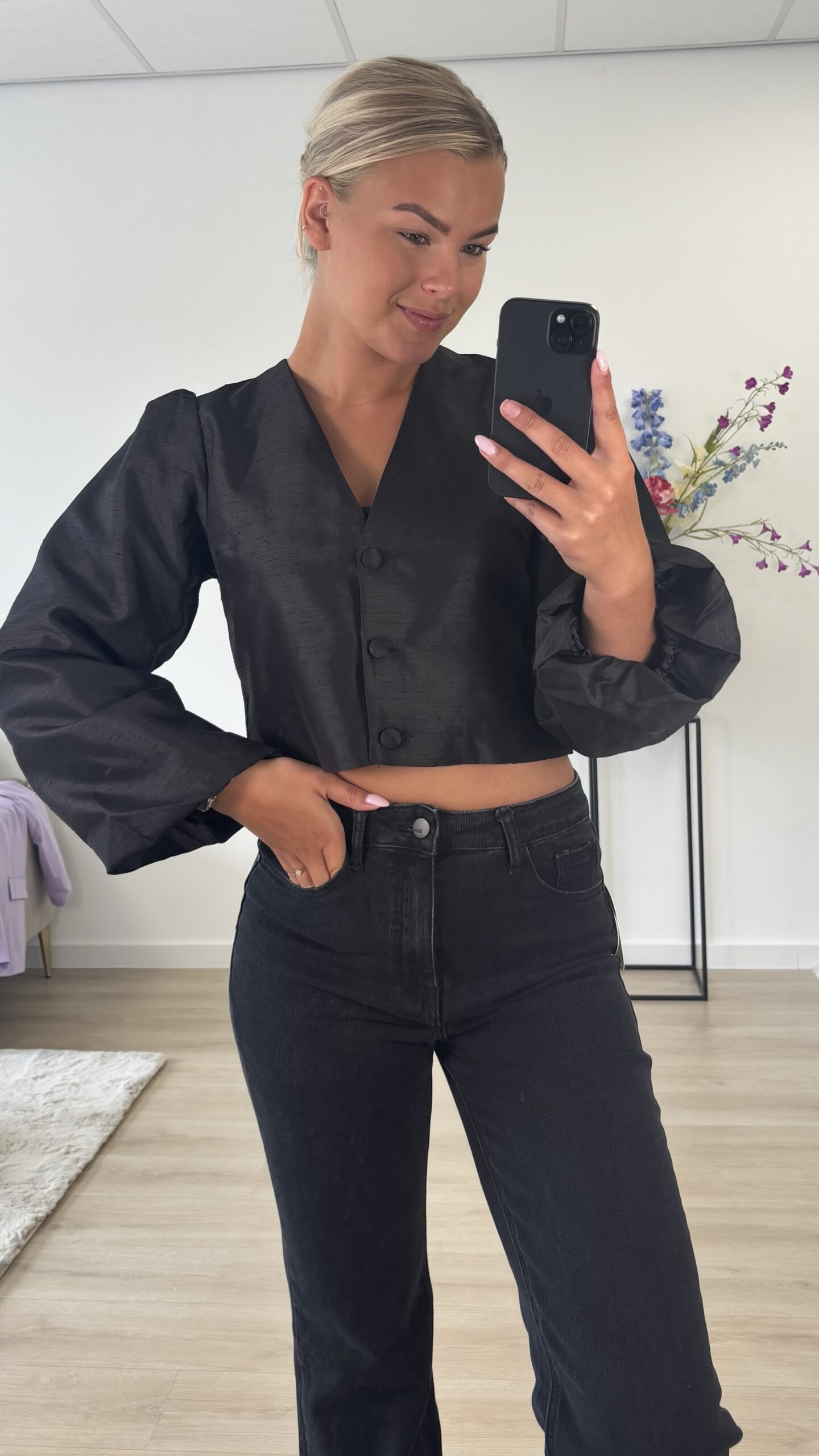 Korte blazer met knoopjes – Zwart