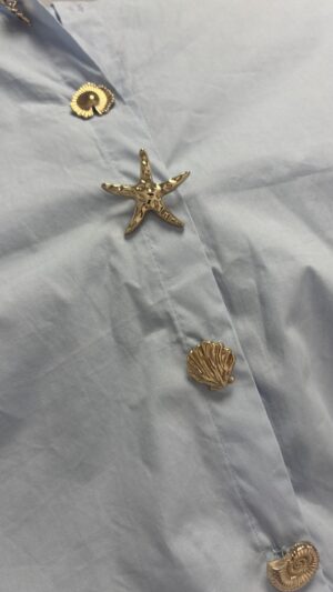 img_5489 Blouse met gouden knopen - Licht blauw