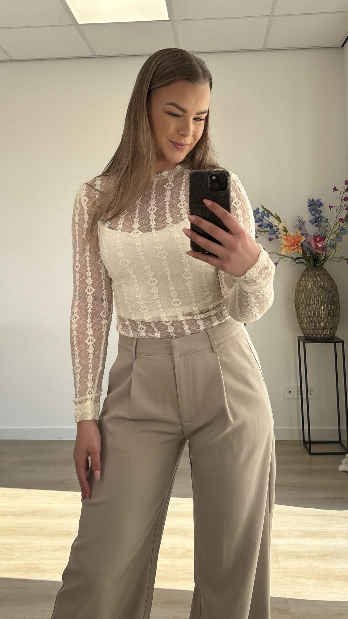 Witte kanten top met lange mouwen