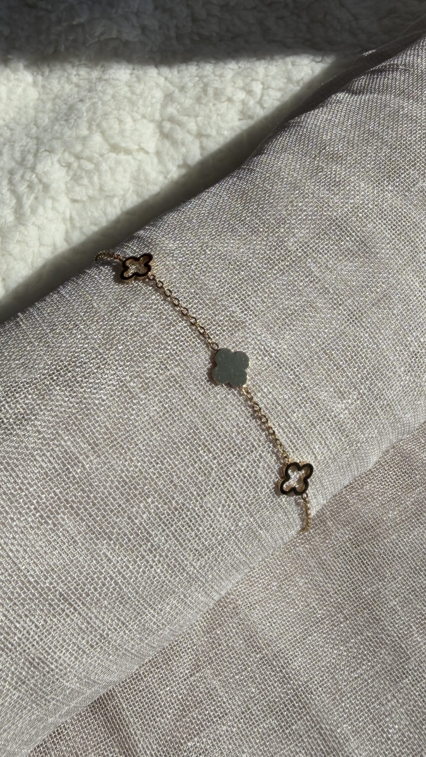 Goudkleurige klaver armband