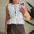 eb7b8f2a-148e-4ba8-9e7d-5f3248a66408 Smocked witte top met strikjes