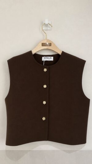 img_8887 Bruin kort gilet met gouden knopen